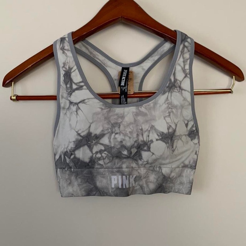 m pink victoria’s secret seamless lightly lined sports bra 
padded bra